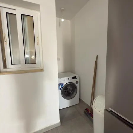 Apartamento 4-bedroom In Pietà P9