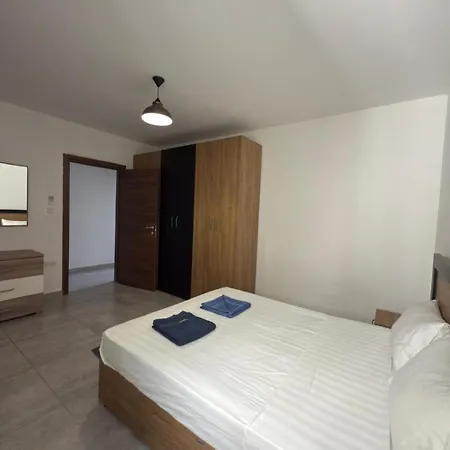 4-bedroom In Pietà P9 Apartamento