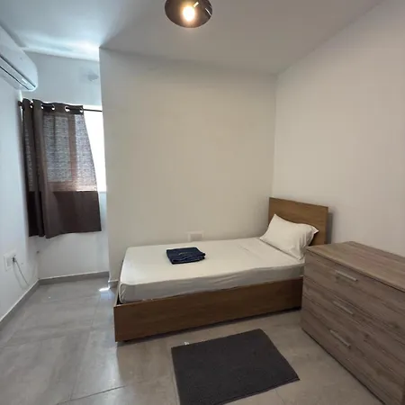 Apartamento 4-bedroom In Pietà P9