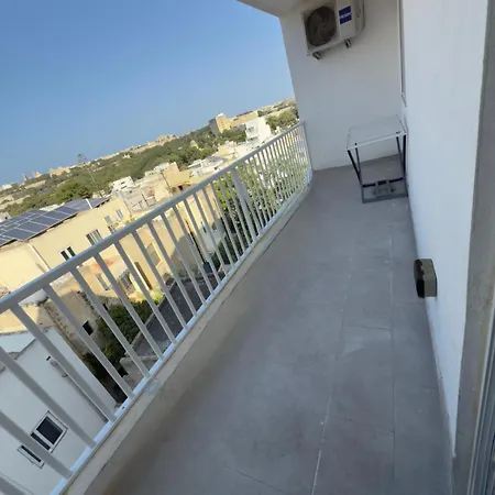 4-bedroom In Pietà P9 Apartamento