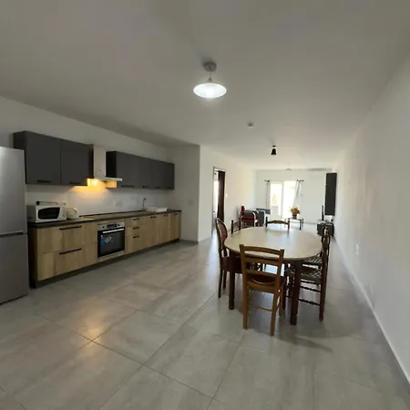 4-bedroom In Pietà P9 *