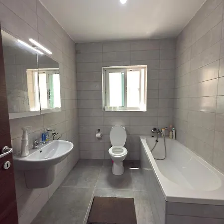 4-bedroom In Pieta P9 * Gwardamanga