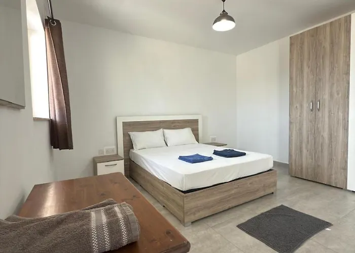 4-bedroom In Pieta P9 *